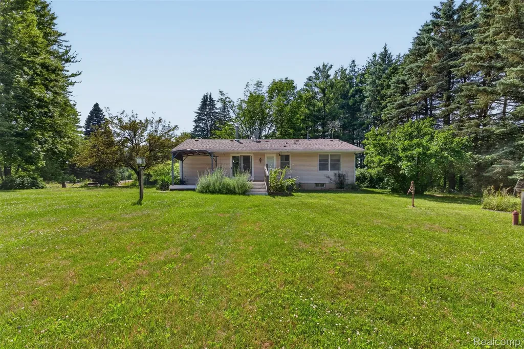 4675 Diehl Road Hadley Township MI 48455