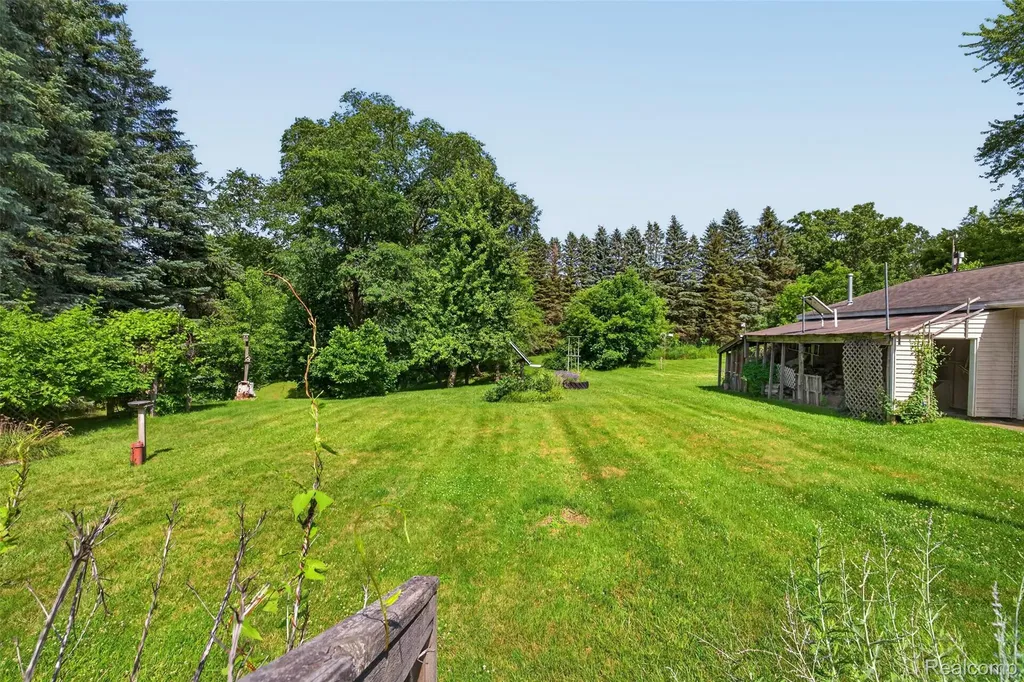 4675 Diehl Road Hadley Township MI 48455
