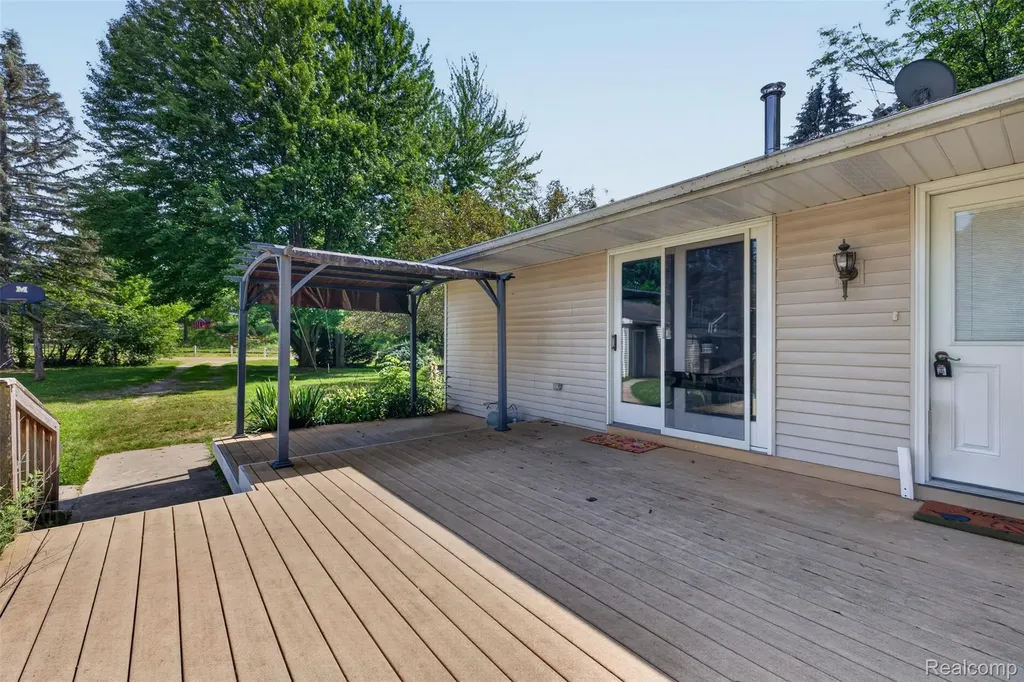 4675 Diehl Road Hadley Township MI 48455