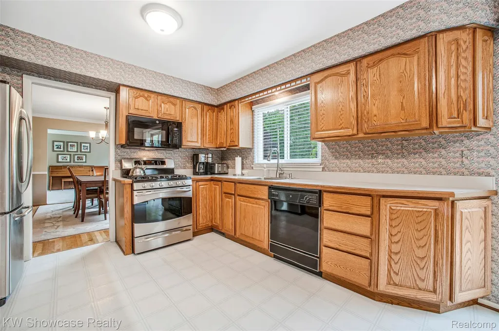 16720 Wayne Road Livonia City MI 48154