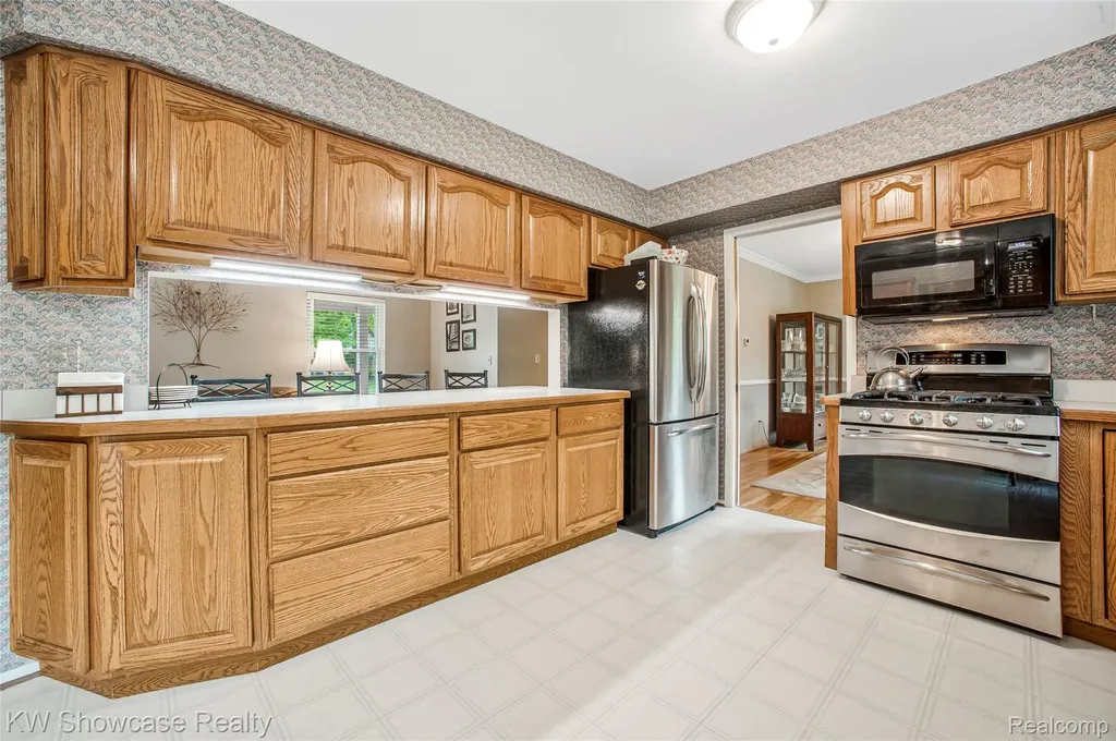 16720 Wayne Road Livonia City MI 48154