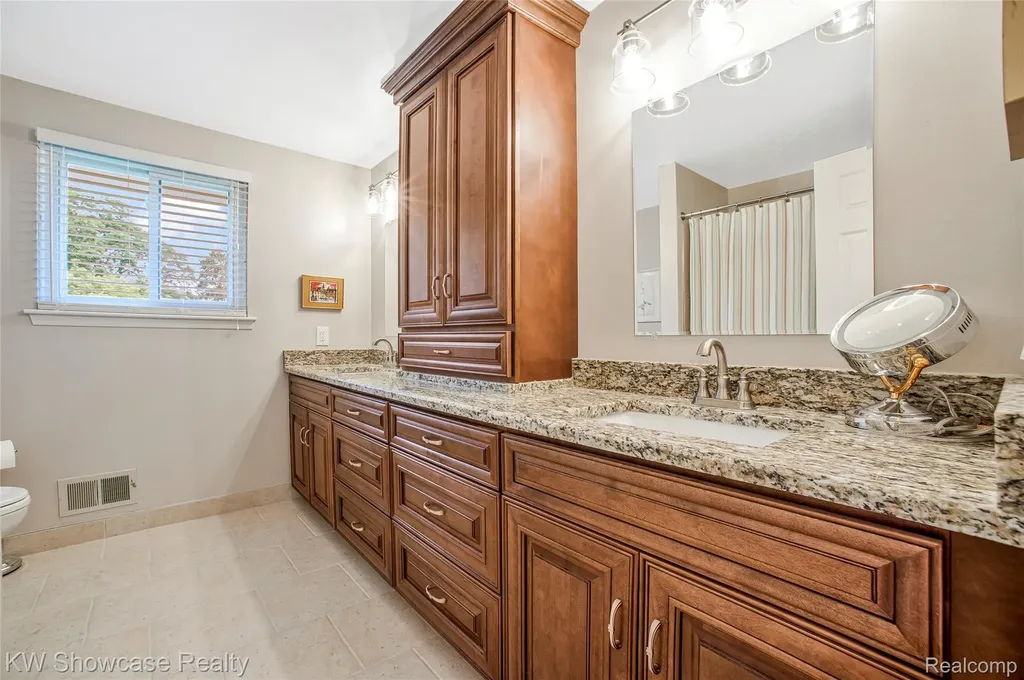 16720 Wayne Road Livonia City MI 48154