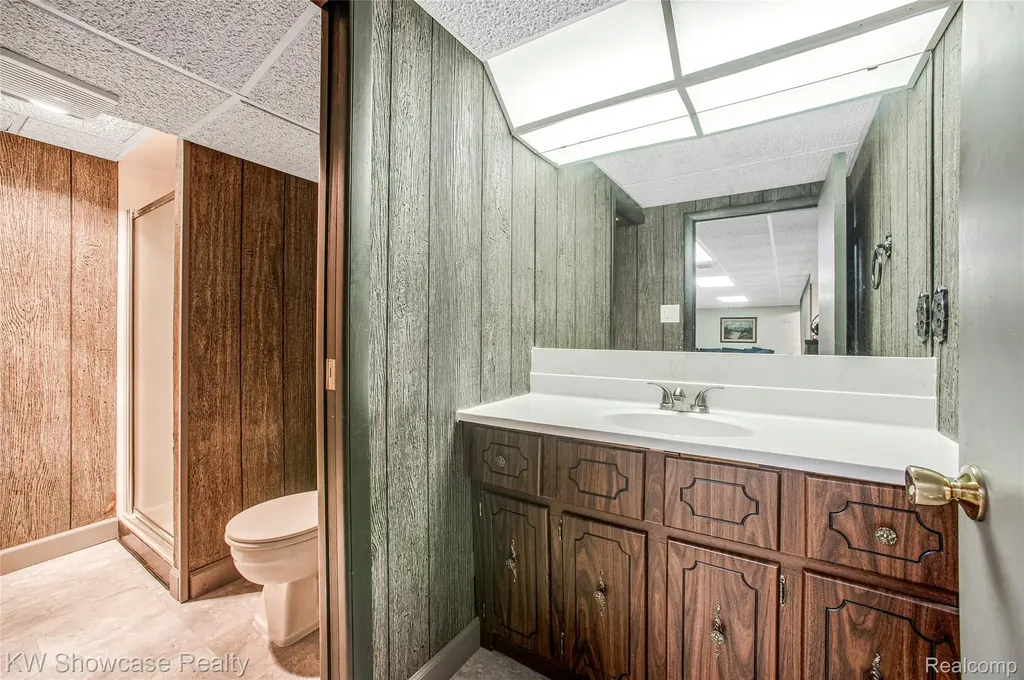 16720 Wayne Road Livonia City MI 48154