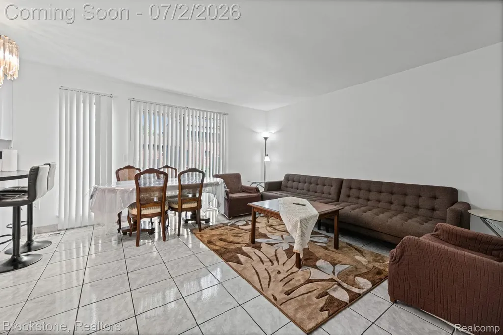 1925 Nicholas Court Warren City MI 48092