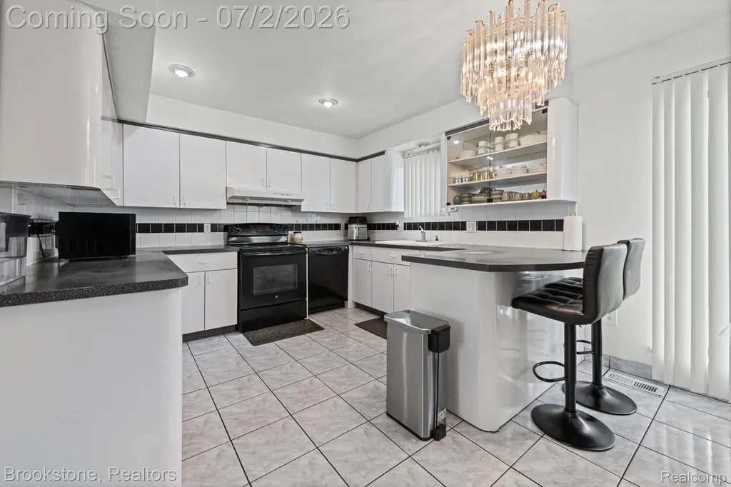 1925 Nicholas Court Warren City MI 48092