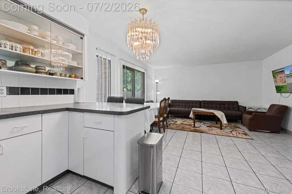 1925 Nicholas Court Warren City MI 48092