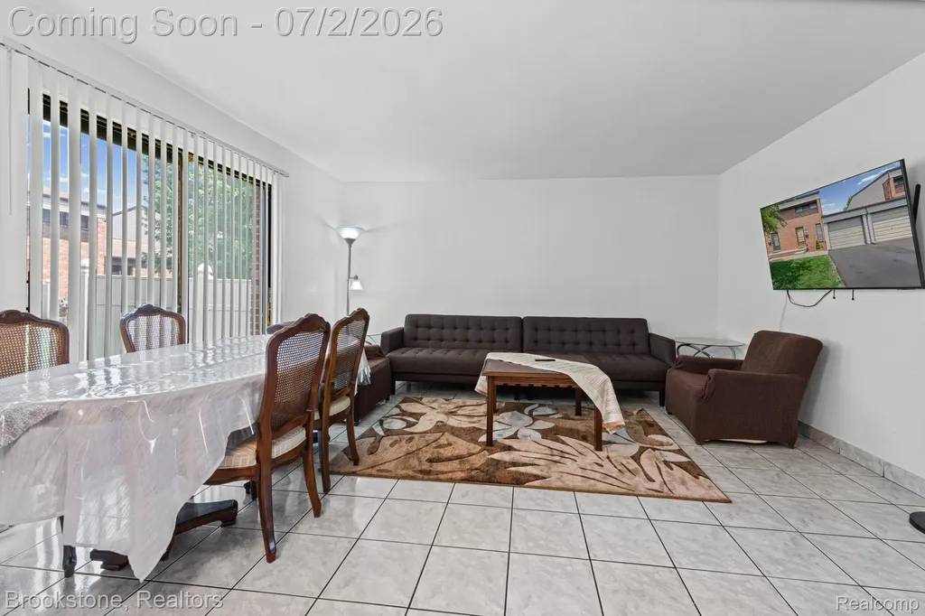 1925 Nicholas Court Warren City MI 48092