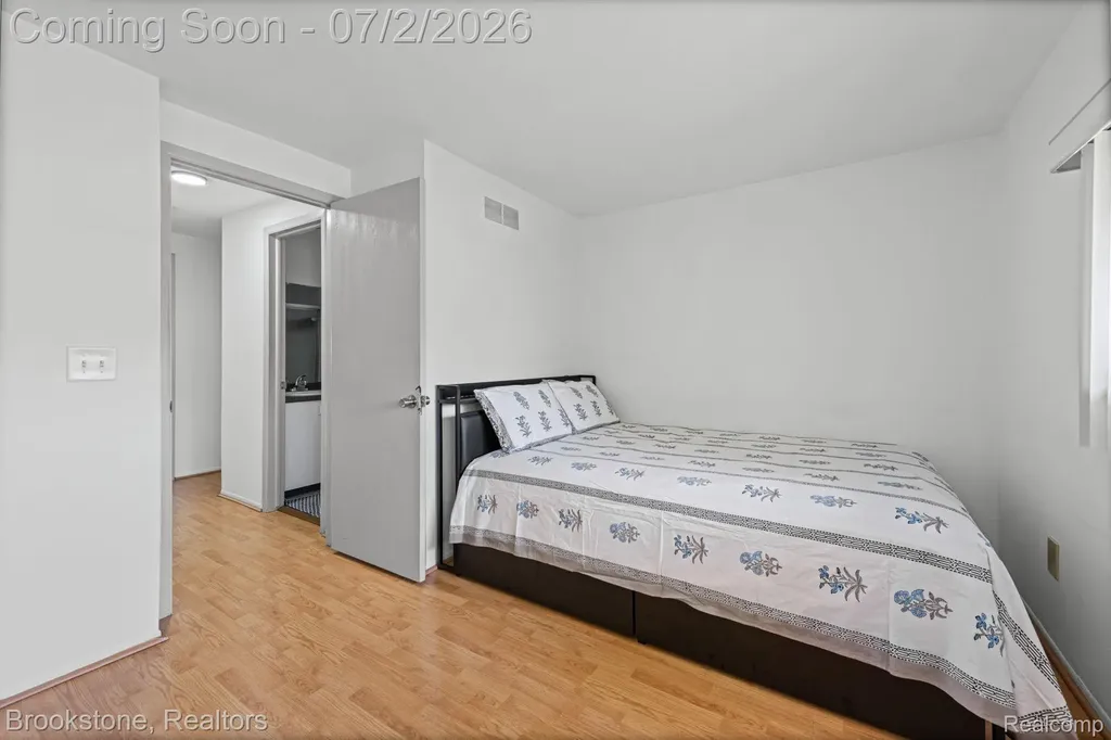 1925 Nicholas Court Warren City MI 48092