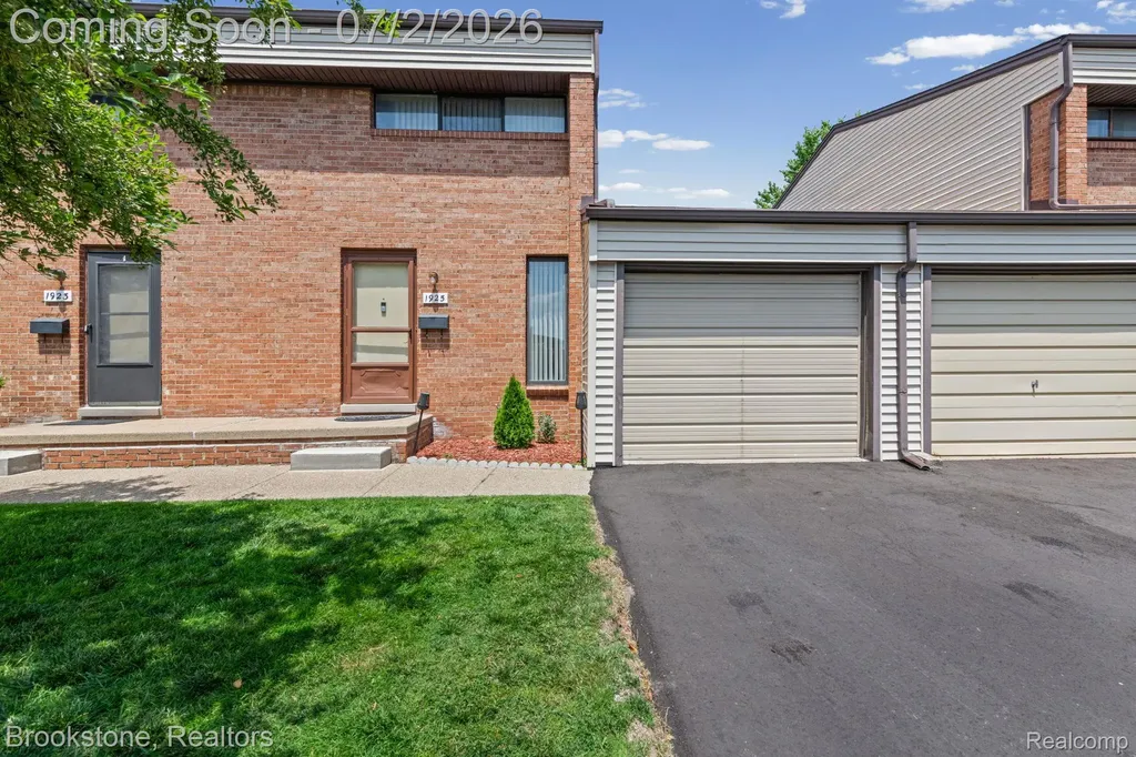 1925 Nicholas Court Warren City MI 48092