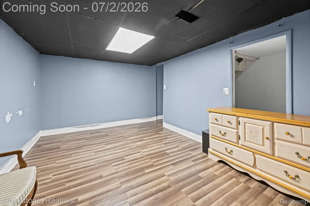 1925 Nicholas Court Warren City MI 48092