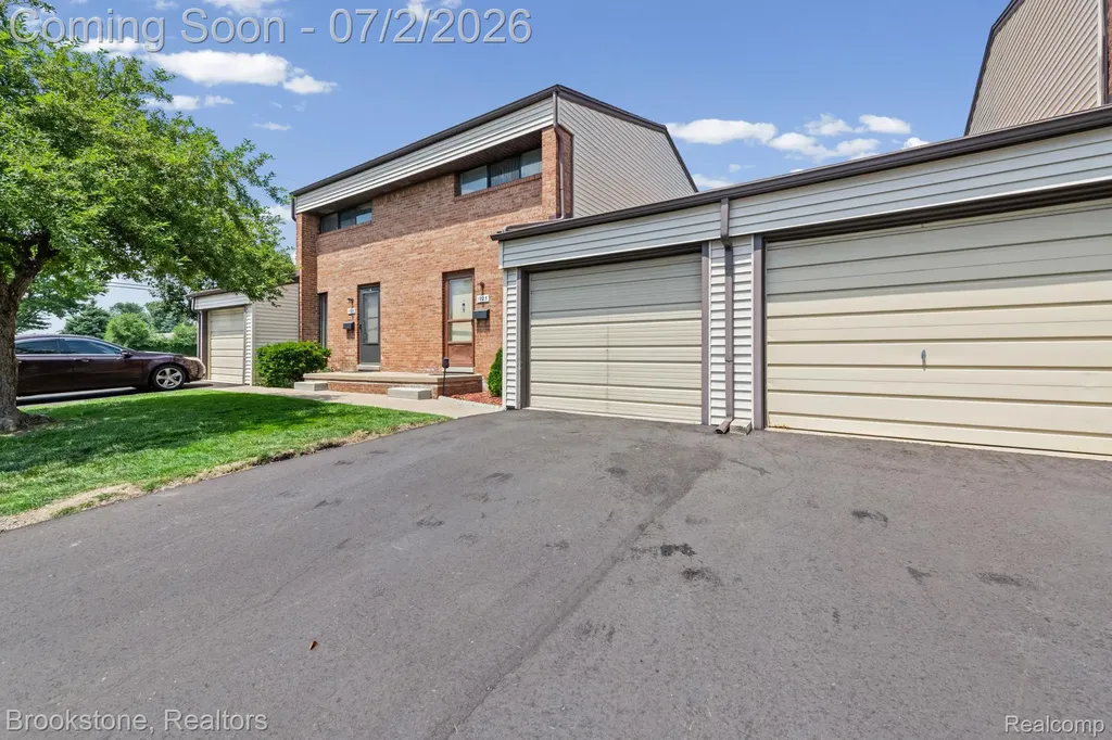 1925 Nicholas Court Warren City MI 48092