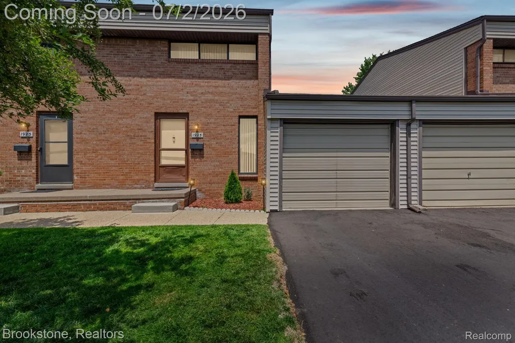 1925 Nicholas Court Warren City MI 48092
