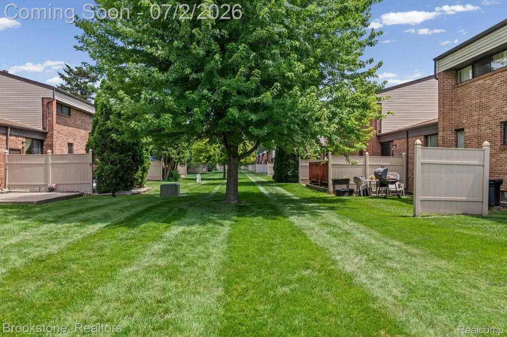 1925 Nicholas Court Warren City MI 48092