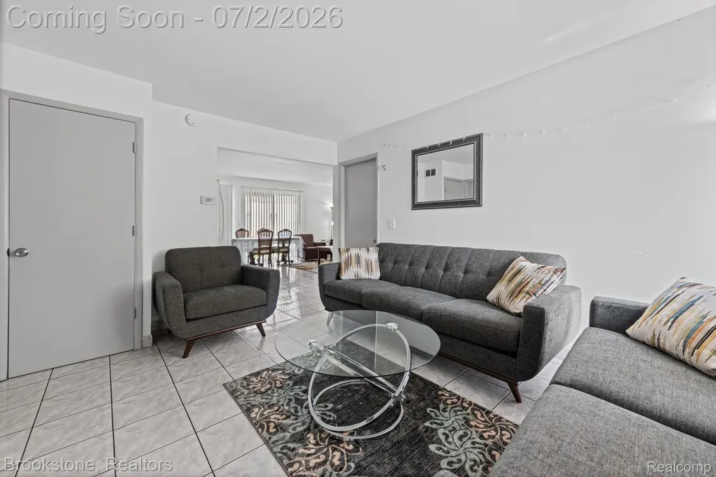 1925 Nicholas Court Warren City MI 48092