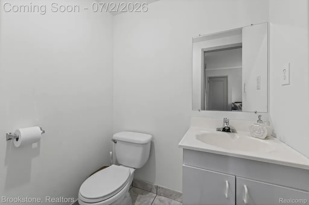 1925 Nicholas Court Warren City MI 48092