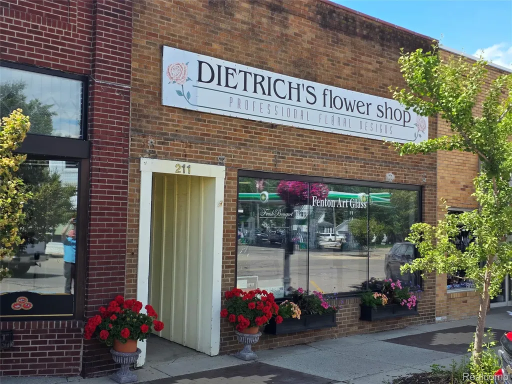211 N Saginaw Street Durand City MI 48429