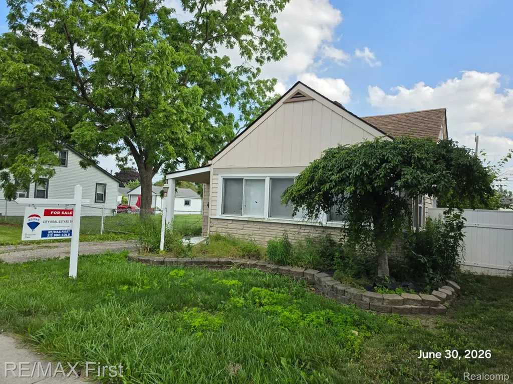 13346 Toepfer Road Warren City MI 48089