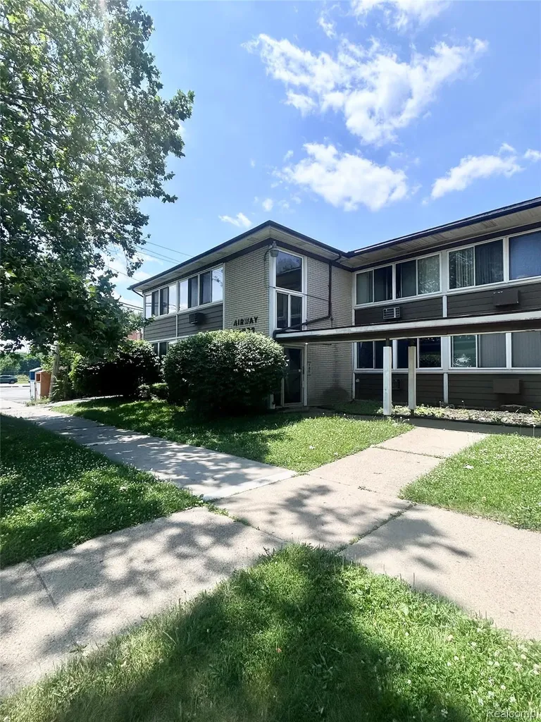 19131 Lahser Road Detroit City MI 48219