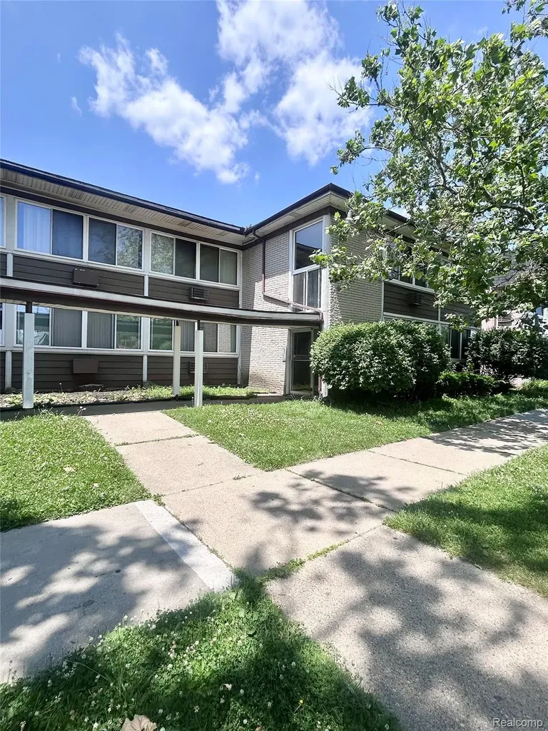 19131 Lahser Road Detroit City MI 48219