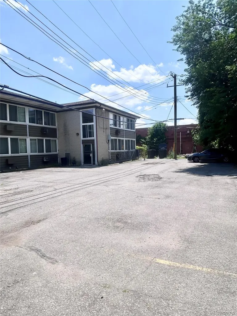 19131 Lahser Road Detroit City MI 48219