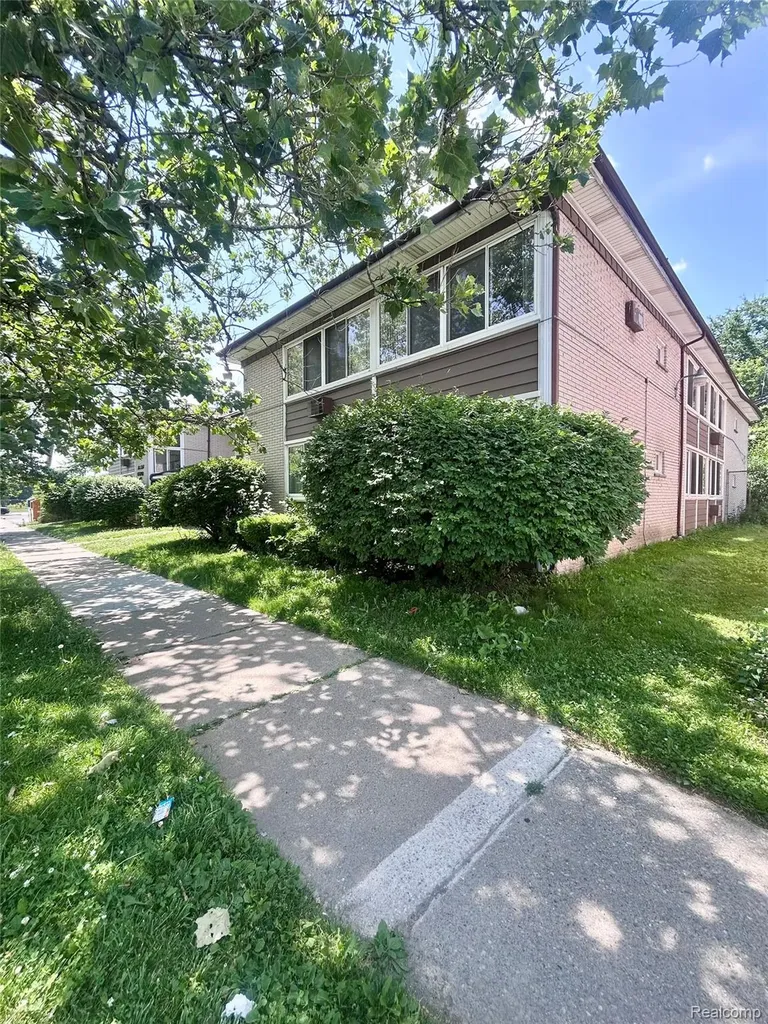 19131 Lahser Road Detroit City MI 48219