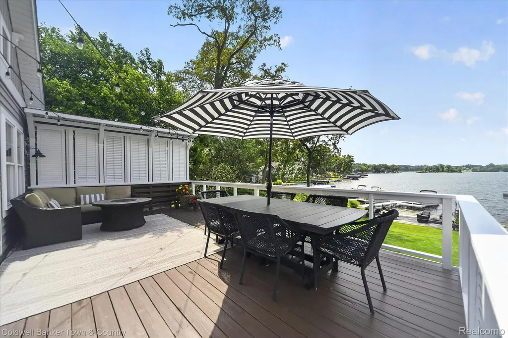 3762 Noble Genoa Township MI 48116