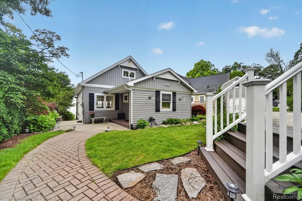 3762 Noble Genoa Township MI 48116