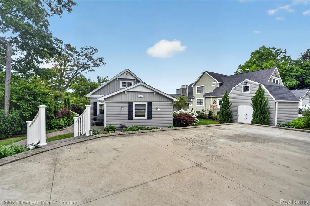3762 Noble Genoa Township MI 48116