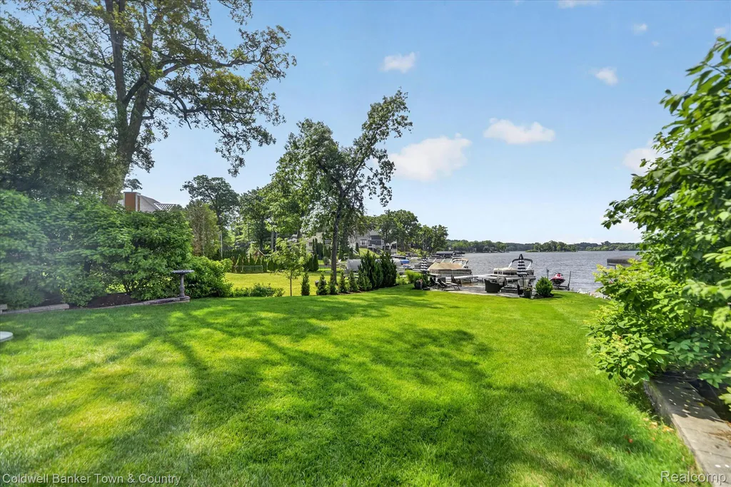 3762 Noble Genoa Township MI 48116