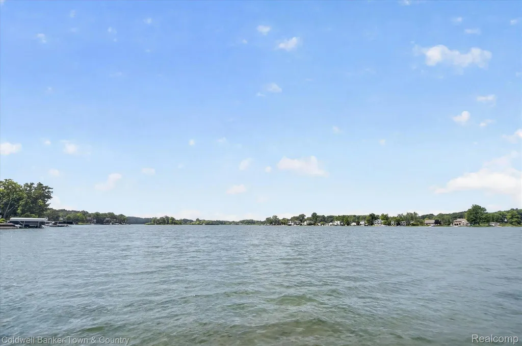 3762 Noble Genoa Township MI 48116