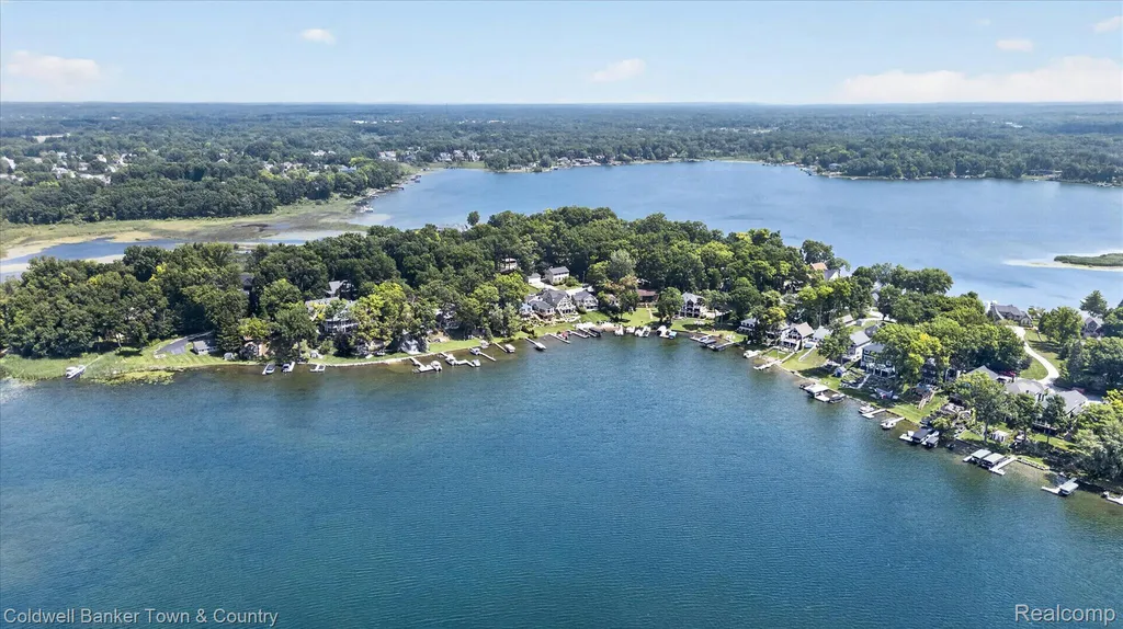 3762 Noble Genoa Township MI 48116
