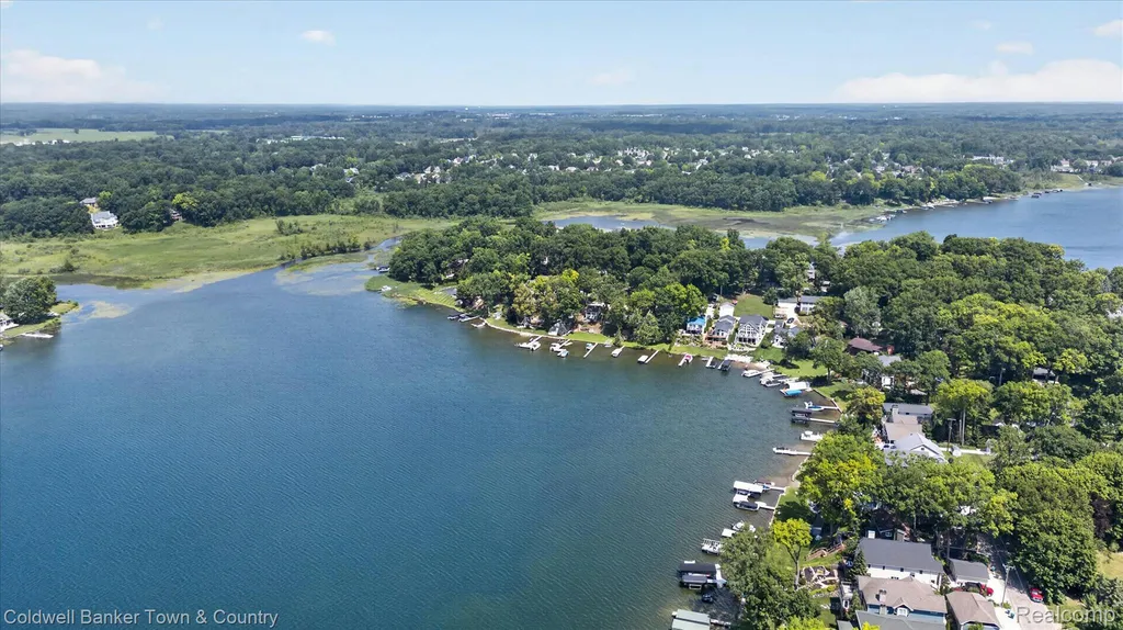 3762 Noble Genoa Township MI 48116