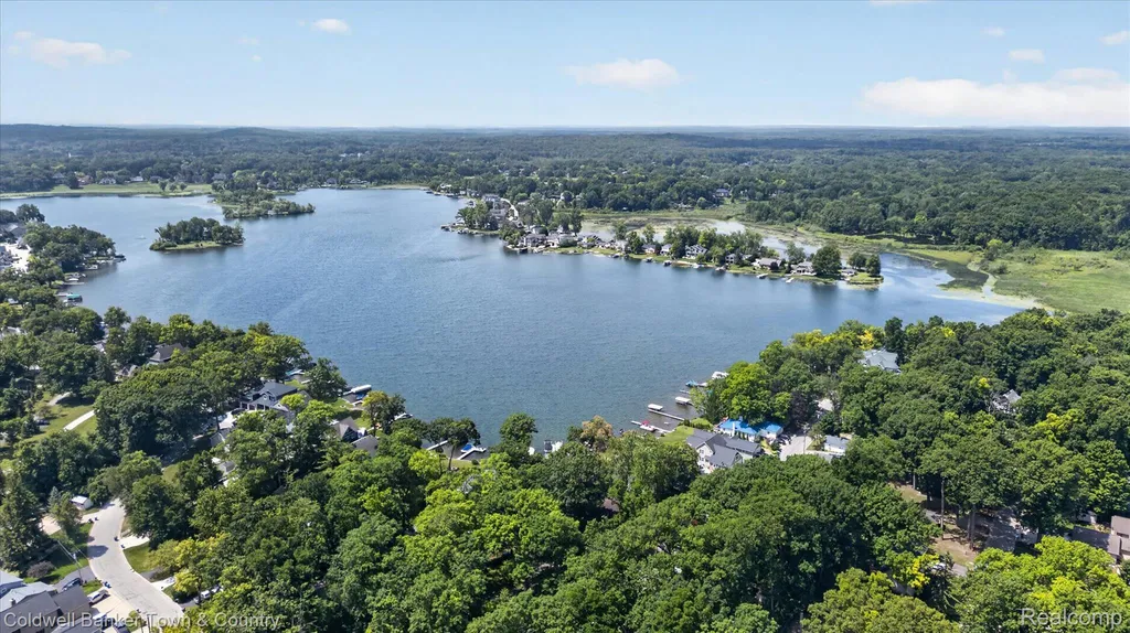 3762 Noble Genoa Township MI 48116