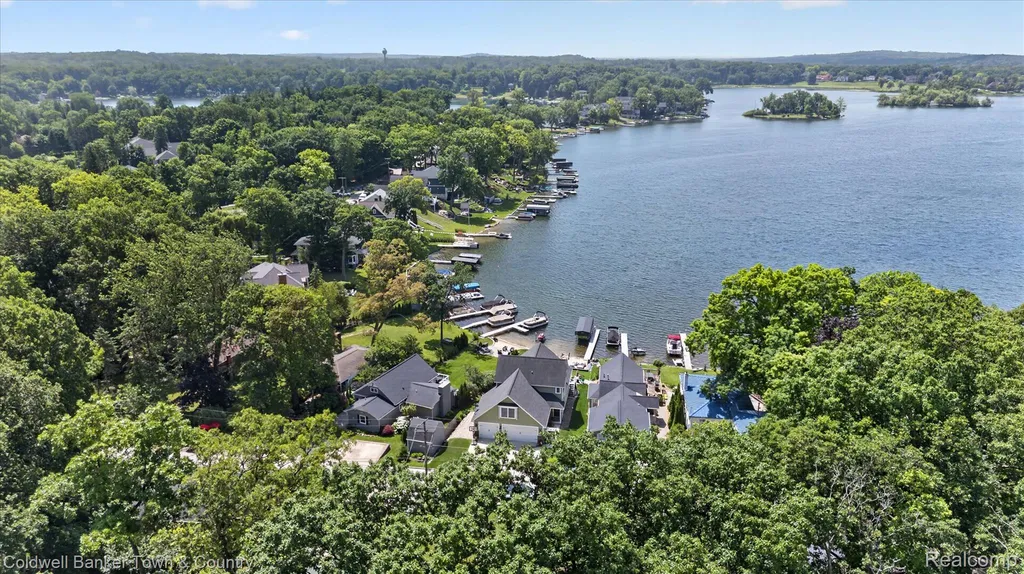 3762 Noble Genoa Township MI 48116