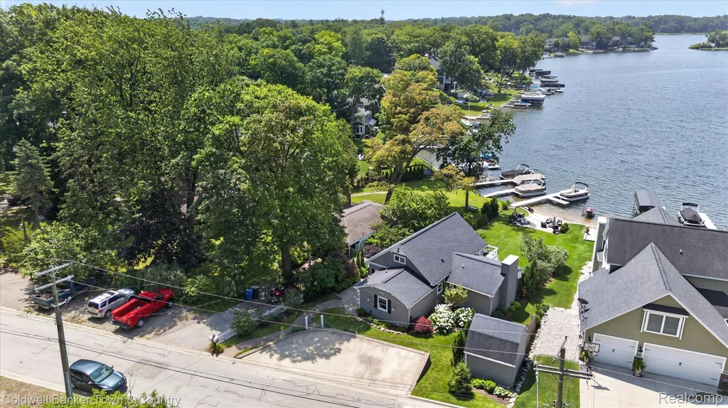 3762 Noble Genoa Township MI 48116