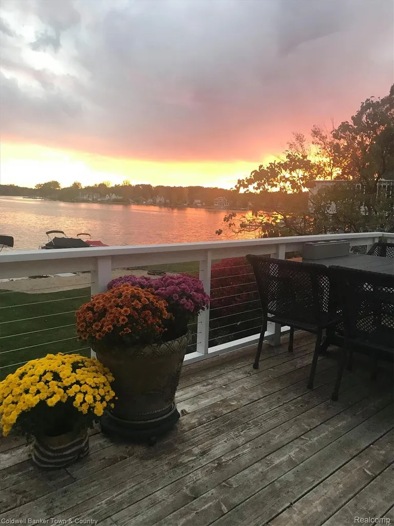 3762 Noble Genoa Township MI 48116