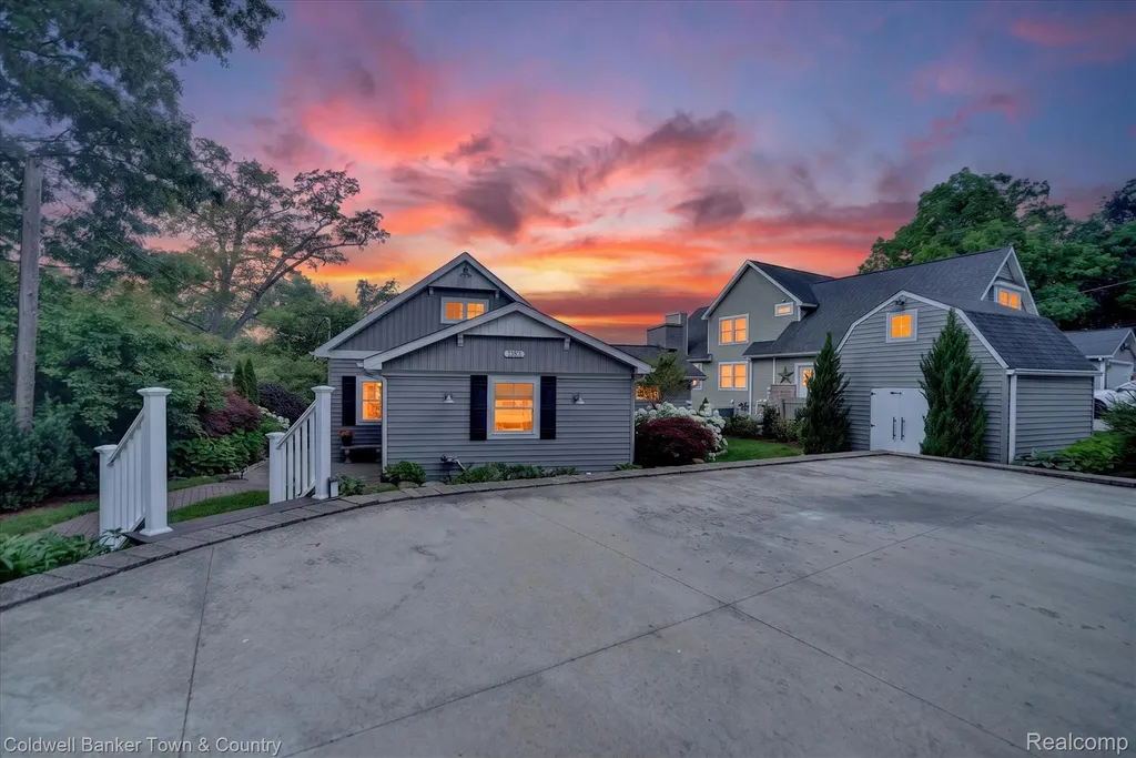 3762 Noble Genoa Township MI 48116