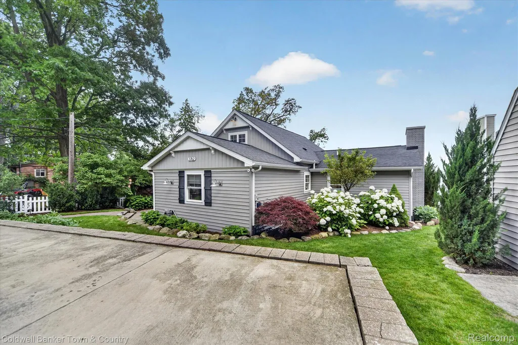 3762 Noble Genoa Township MI 48116