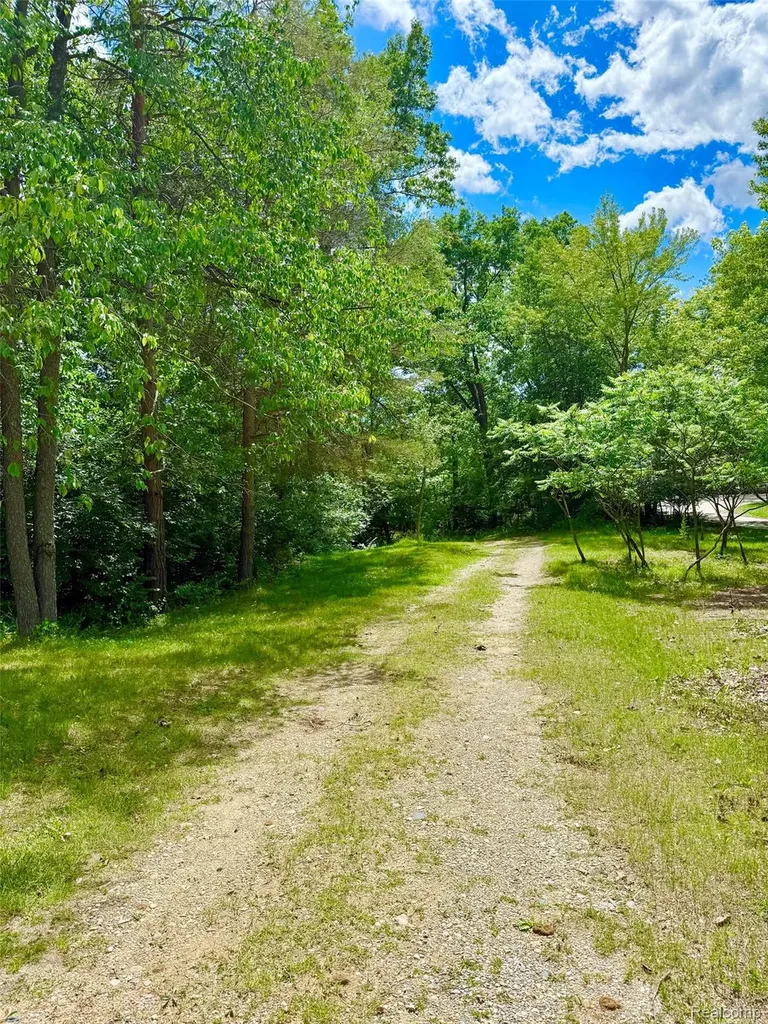 7285 Parkwood Drive Tyrone Township MI 48430