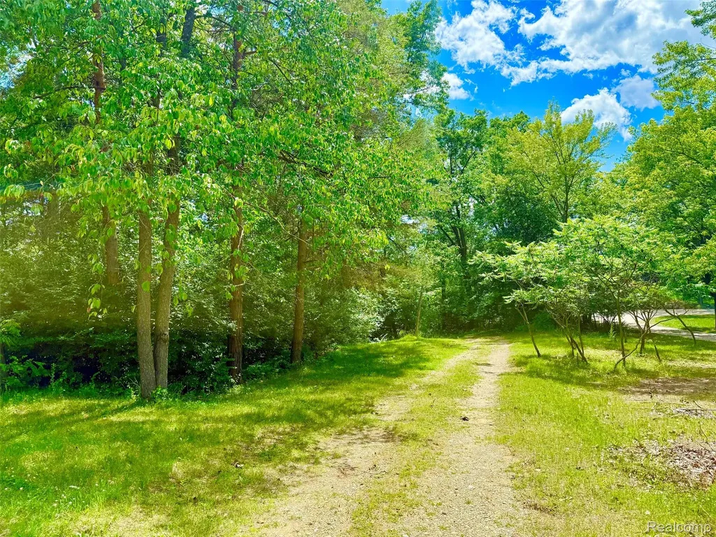 7285 Parkwood Drive Tyrone Township MI 48430