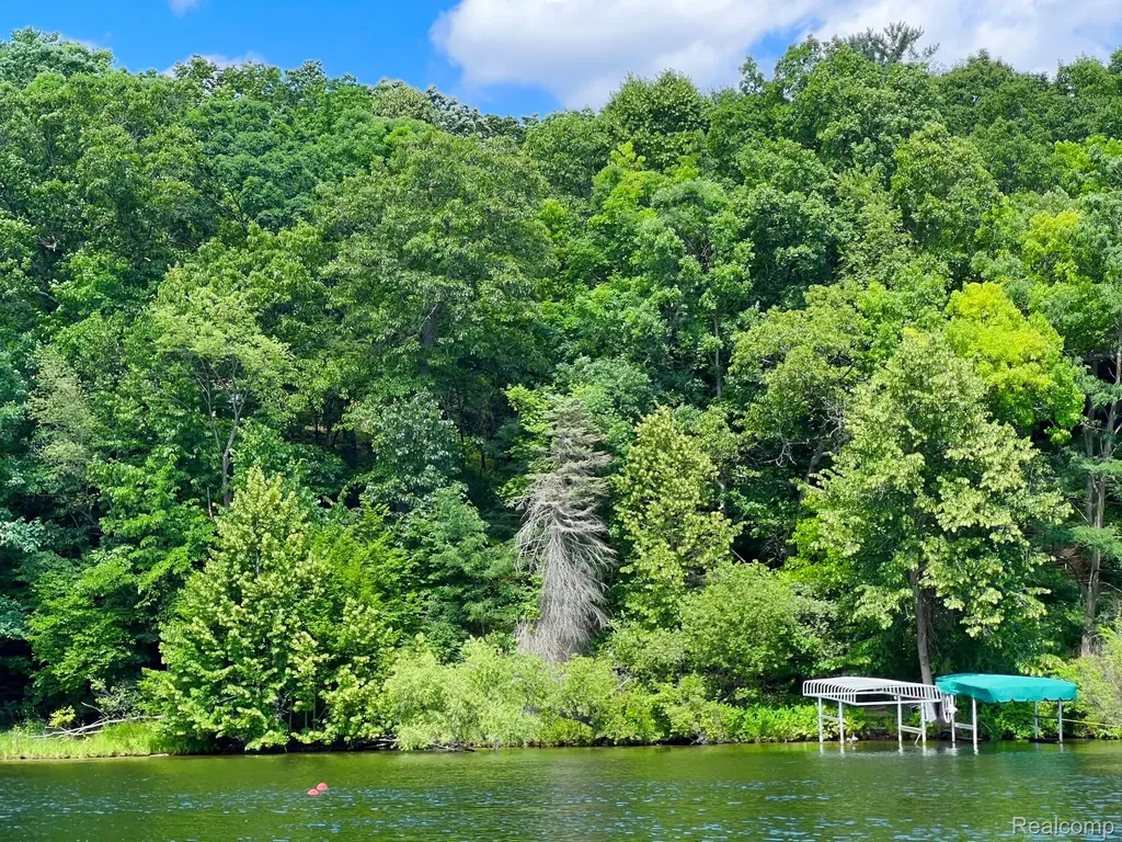 7285 Parkwood Drive Tyrone Township MI 48430