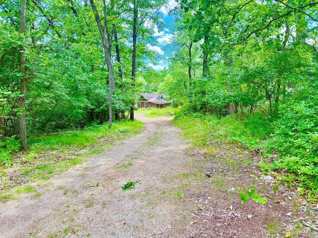 7285 Parkwood Drive Tyrone Township MI 48430