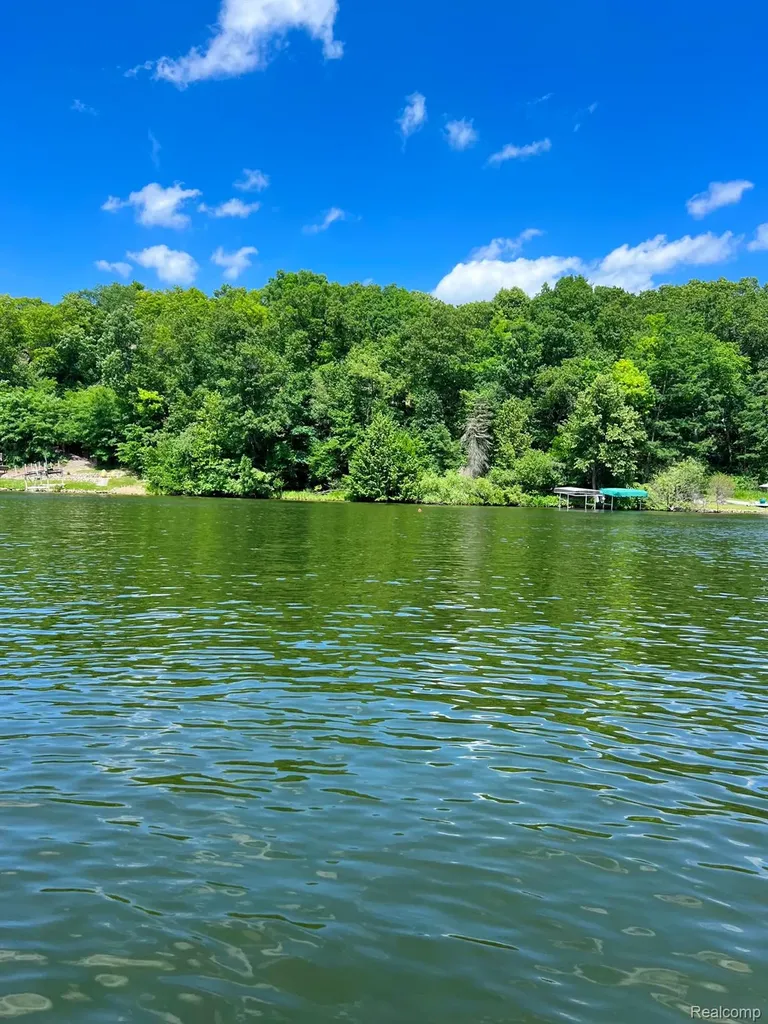 7285 Parkwood Drive Tyrone Township MI 48430