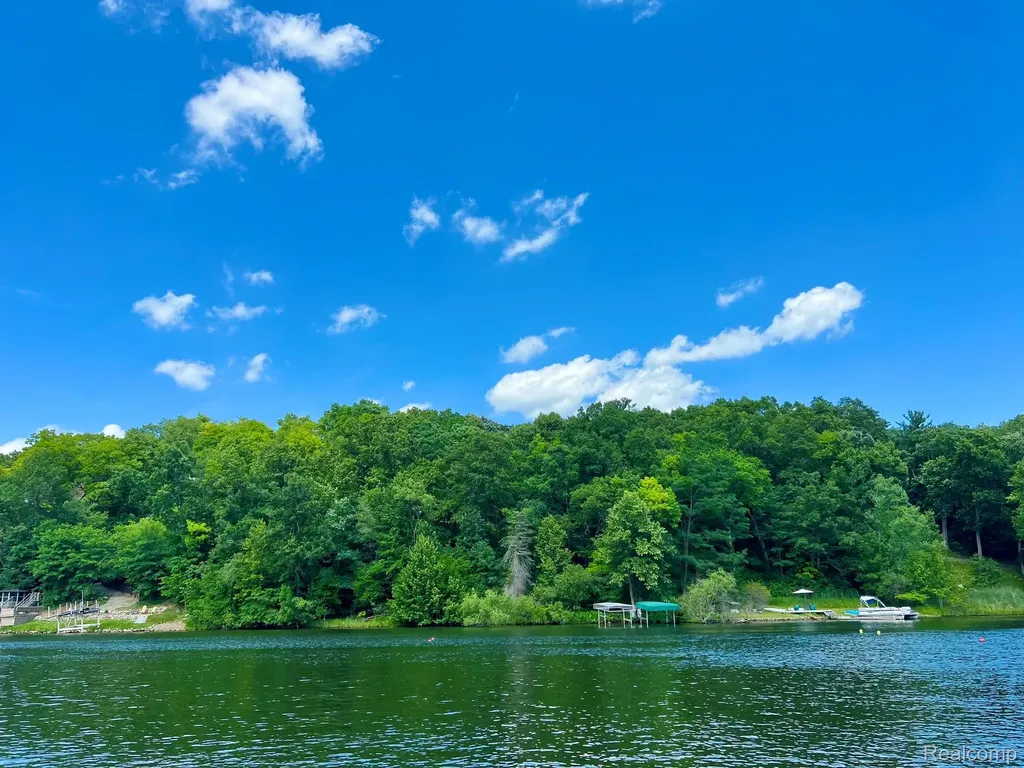7285 Parkwood Drive Tyrone Township MI 48430