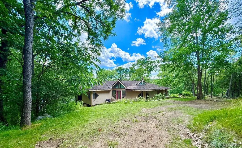 7285 Parkwood Drive Tyrone Township MI 48430
