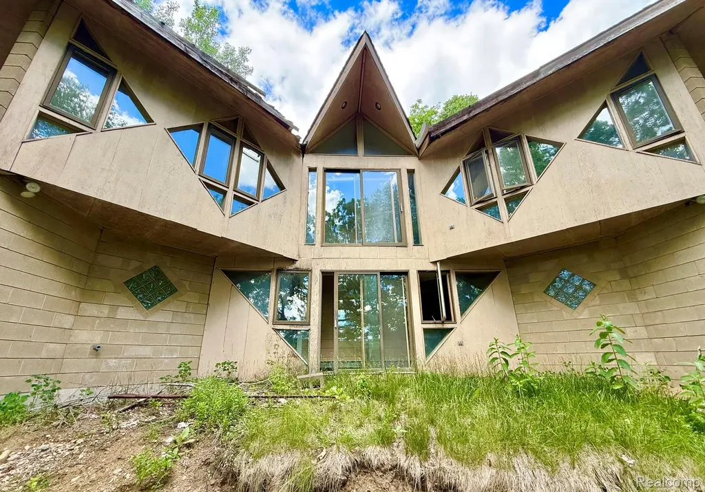 7285 Parkwood Drive Tyrone Township MI 48430
