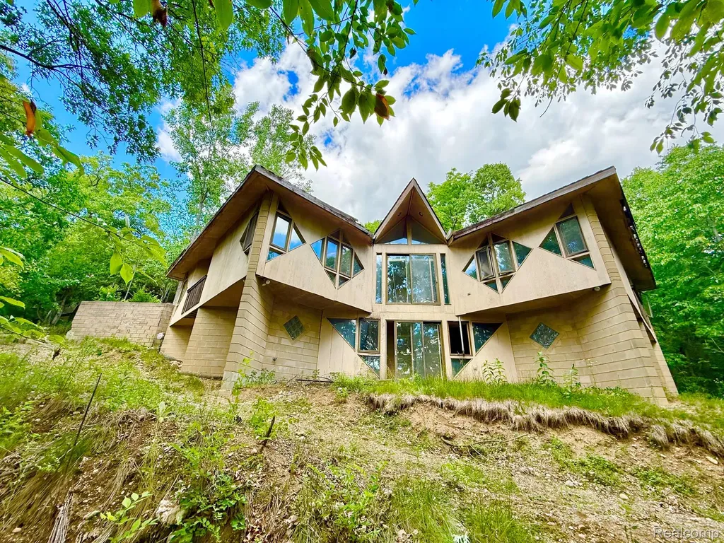 7285 Parkwood Drive Tyrone Township MI 48430