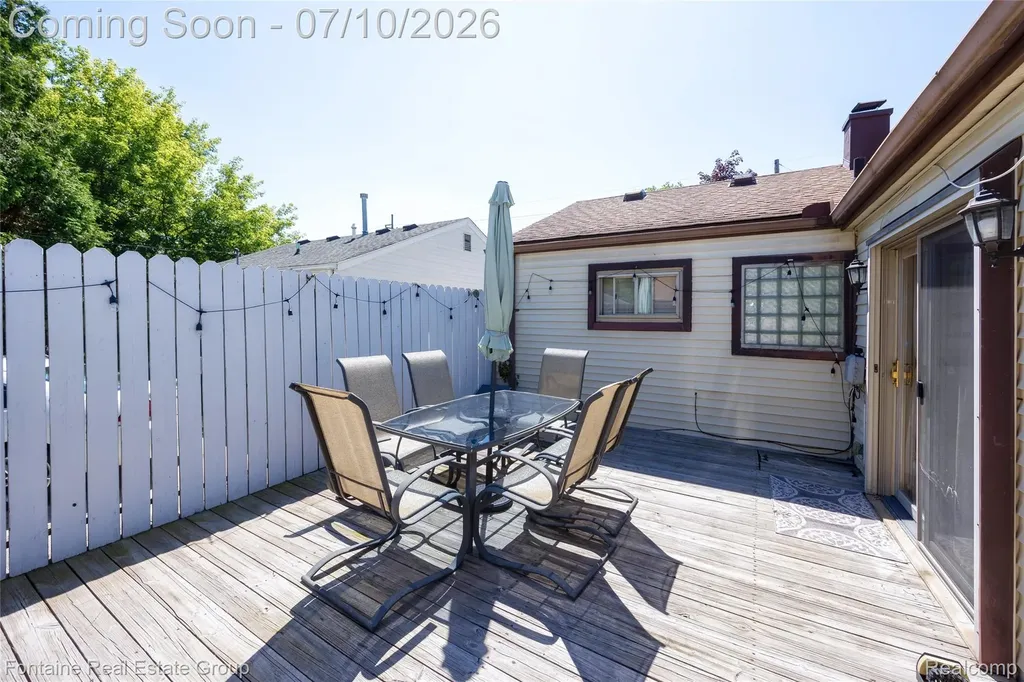 6053 John Daly Street Taylor City MI 48180