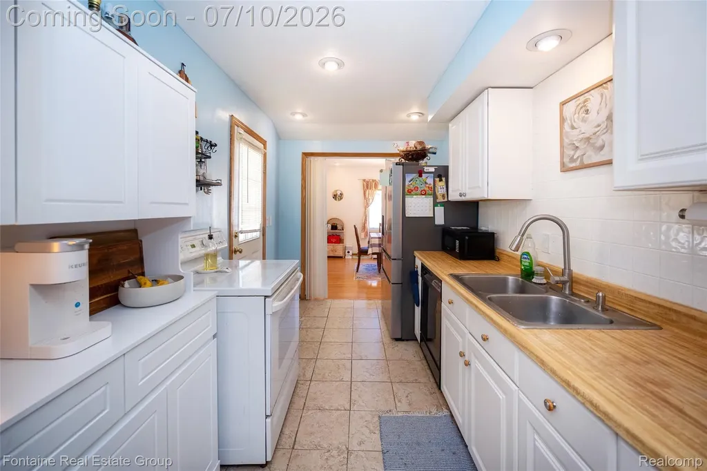 6053 John Daly Street Taylor City MI 48180