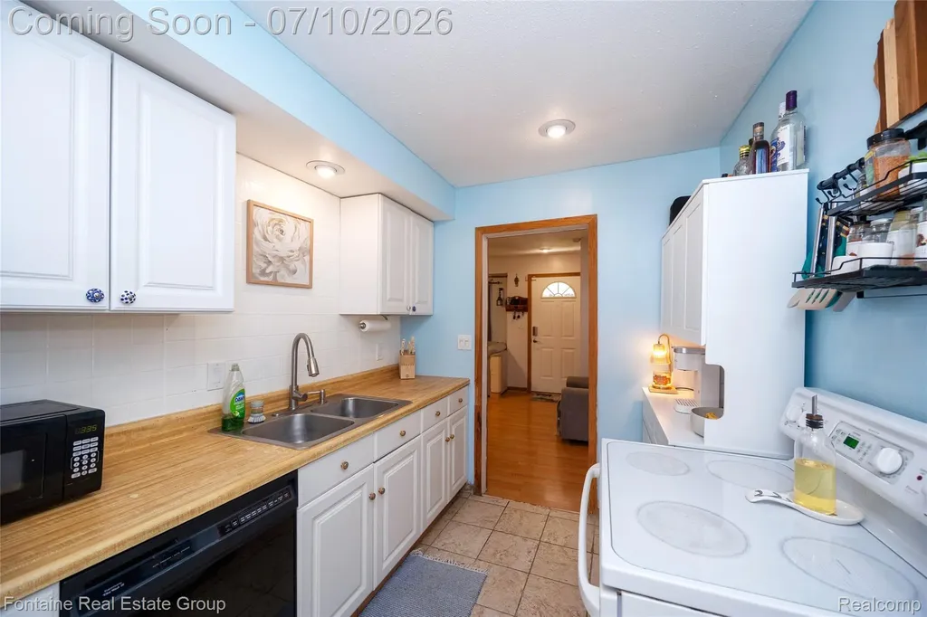 6053 John Daly Street Taylor City MI 48180